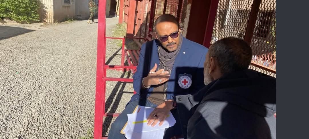 الصليب الأحمر يعلن الإفراج عن أكثر من 150 محتجزًا في صنعاء بمبادرة أحادية الجانب 1 017