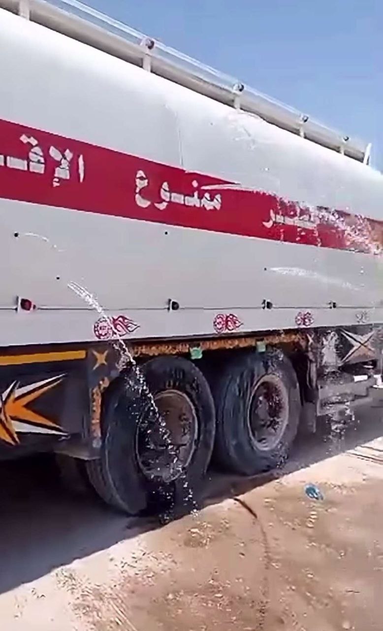 شبوة.. مسلحون يستهدفون ناقلة وقود 1 1030