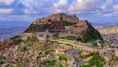 تعز.. الإفراج عن شيخ قبلي بعد اقتحام منزله من قبل قوة أمنية 3 89641