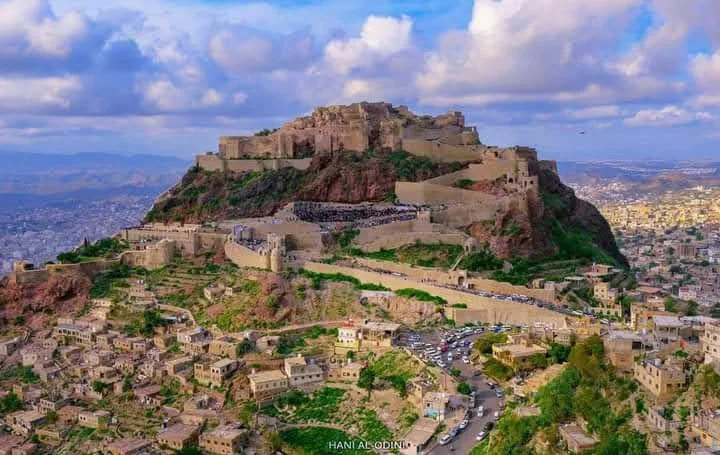 تعز.. الإفراج عن شيخ قبلي بعد اقتحام منزله من قبل قوة أمنية 1 89641