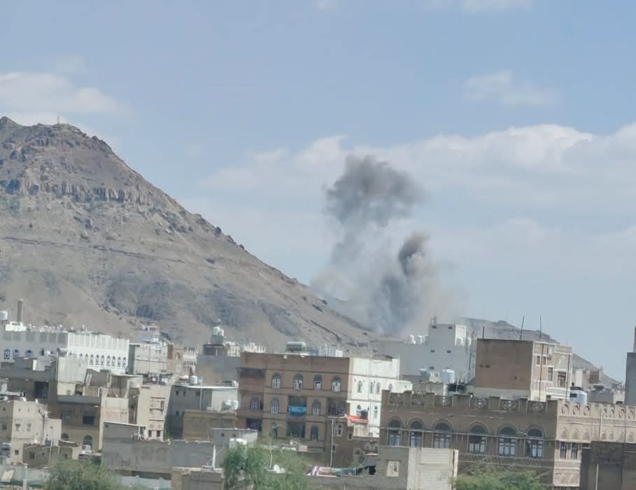 دوي انفجارات وتحليق طيران حربي في صنعاء 1 FB IMG 1791023218302